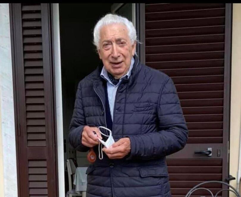 Massa, addio all’amatissimo Lollo: una vita al bancone del bar