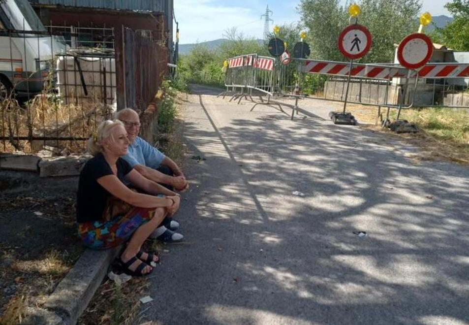 Montemurlo, vietato l’accesso pedonale all’unica strada possibile: ma è un errore