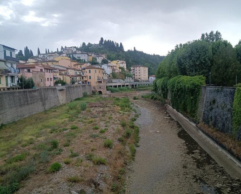 Montelupo, i giovani riscoprono il bagno e la pesca nel fiume Pesa