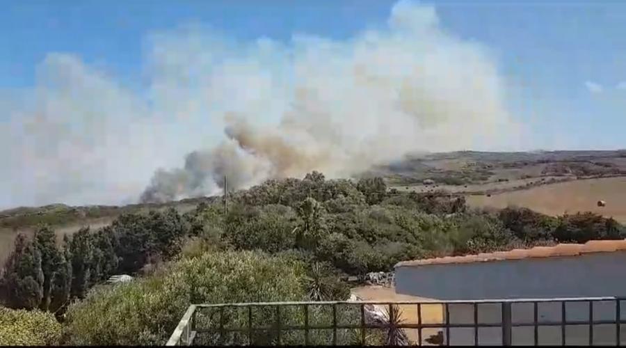 Grande rogo tra l’Argentiera e Pozzo San Nicola: Canadair ed elicottero in azione