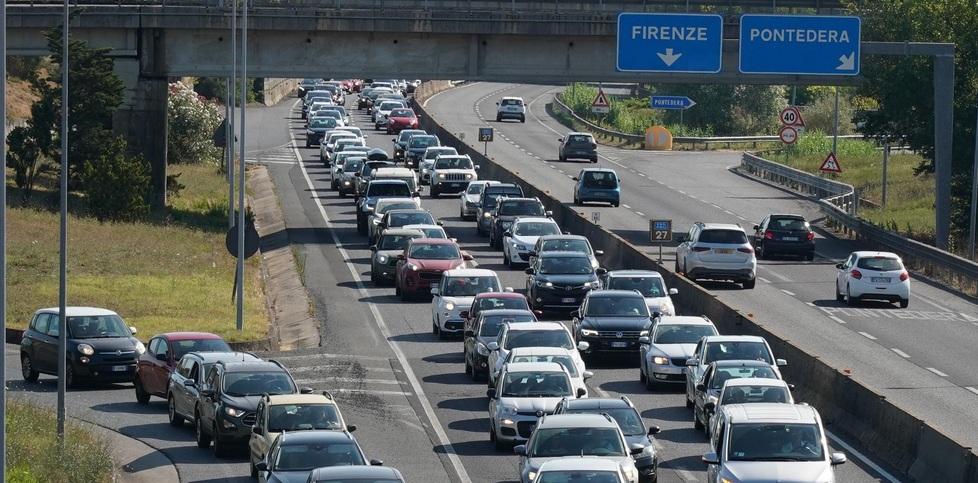 Fi-Pi-Li, rivolta contro il pedaggio: «La tassa sui Tir non paga i lavori»