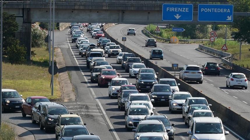 Fi-Pi-Li, rivolta contro il pedaggio: «La tassa sui Tir non paga i lavori»