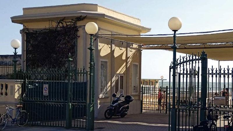 A Livorno la legge dimenticata sul tuffo gratis negli stabilimenti balneari: si può ma nessuno lo fa