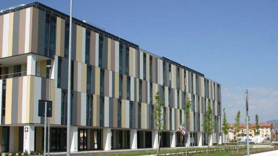 Lucca, paziente aggredisce un’infermiera cercando di fuggire dall’ospedale