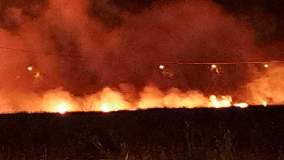 Maxi incendio nella notte ore di paura a Palazzi – Video