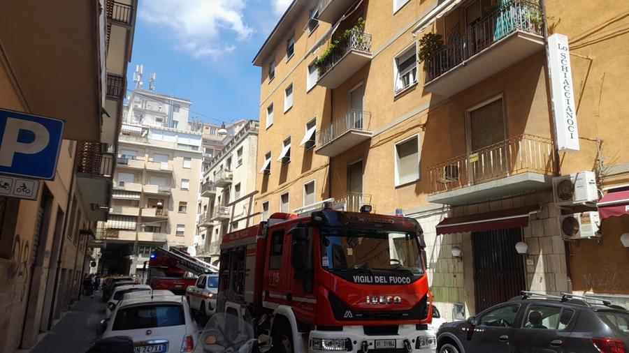 Pisa, incendio in un palazzo di via Vespucci