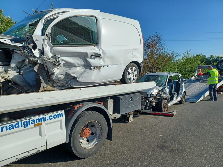 Empoli, entra in FiPiLi contromano e causa un incidente: tre feriti e tratto chiuso per un’ora