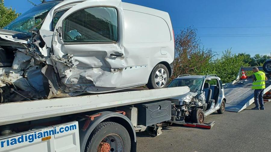Empoli, entra in FiPiLi contromano e causa un incidente: tre feriti e tratto chiuso per un’ora