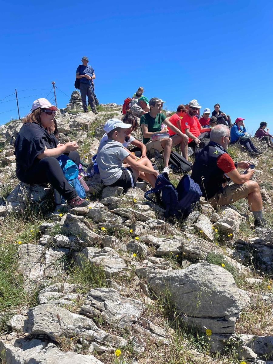 
	Escursionisti su una montagna sarda


