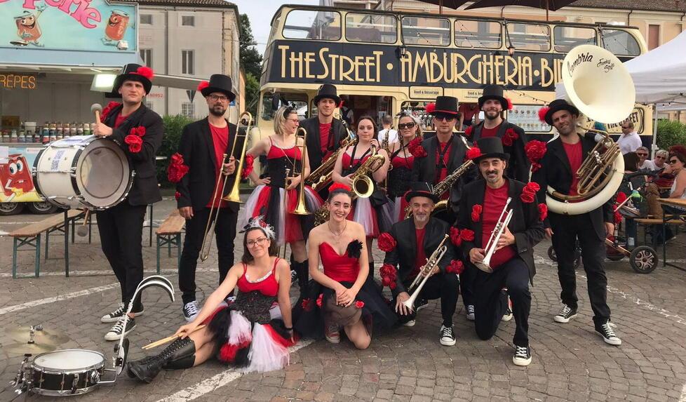 Effetto Garibaldi tra artisti di strada, show, musica e street food: è la festa del rione - Il programma<br>
