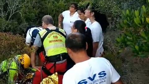Capraia isola, cade durante l’escursione e perde conoscenza: sessantenne salvato