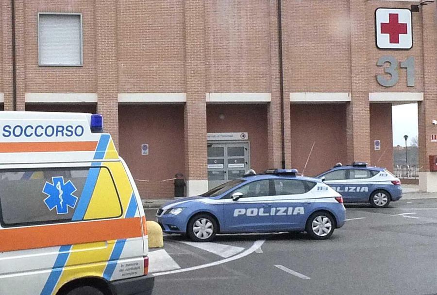Pisa, bambina di 11 anni ricoverata: la mamma può vederla solo con le videochiamate