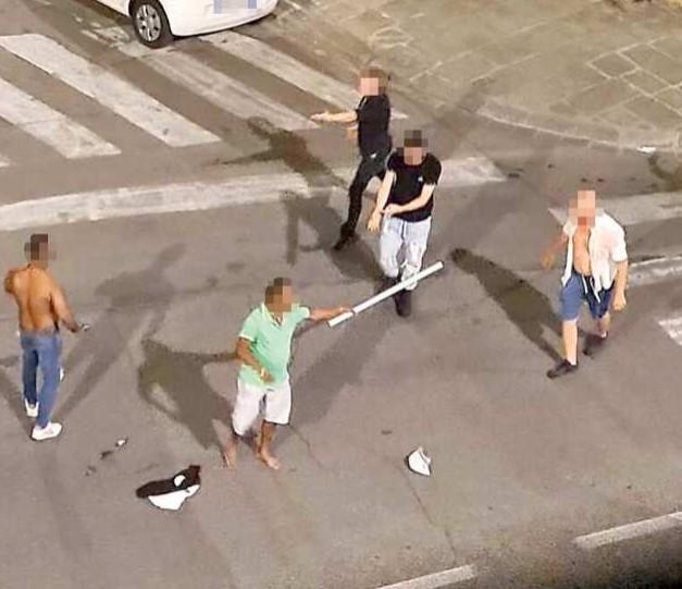 
	Una rissa ripresa dai cittadini nella zona Leopolda

