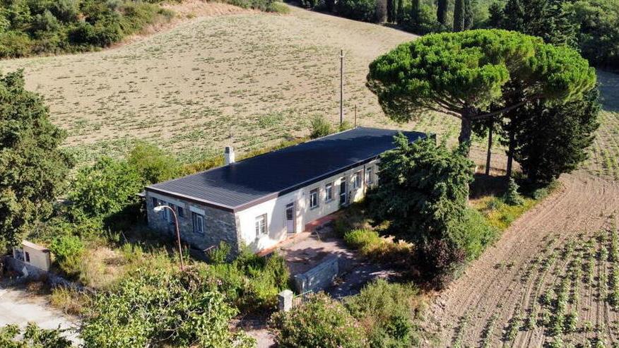 Nella foto l’ex scuola di Martignana che sarà riqualificata