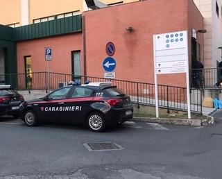 Livorno, all'ospedale le sfilano il bancomat poi prelevano 2.500 euro<br>
