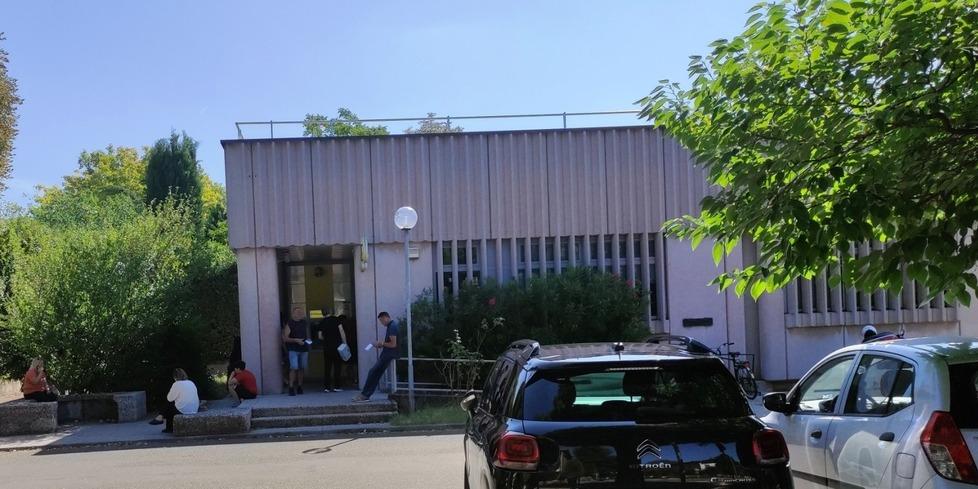 Formigine, Poste: lunghe code al caldo. «Gli sportelli sono insufficienti» 