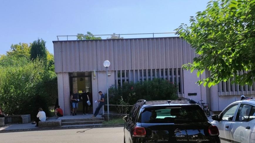 Formigine, Poste: lunghe code al caldo. «Gli sportelli sono insufficienti»