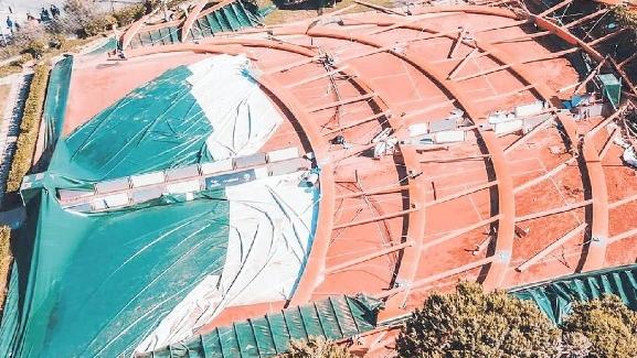 Nella foto il tendone dei Canottieri dopo il crollo del 2020
