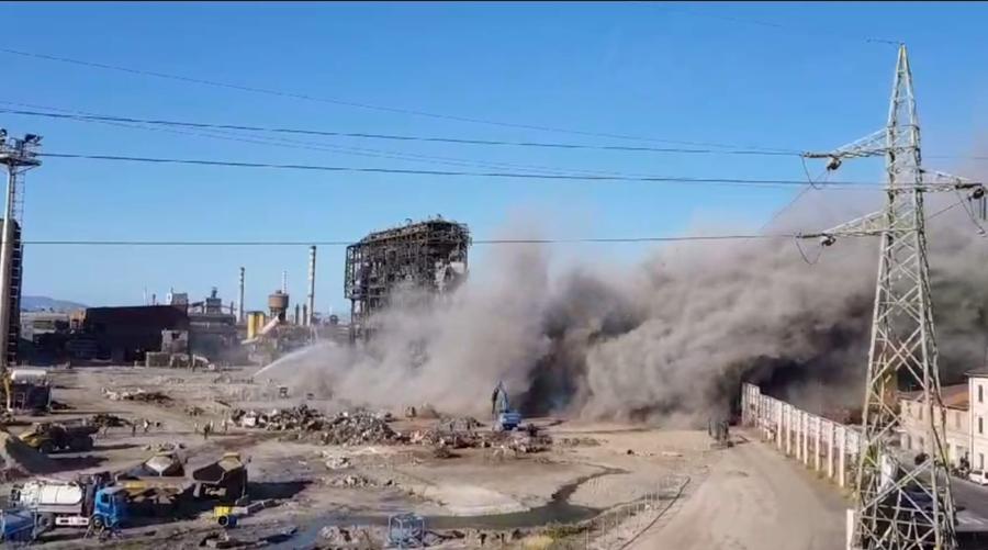 Piombino, l’inferno di polvere: «Un boato come il terremoto, poi la nube ci ha invaso casa» – Video
