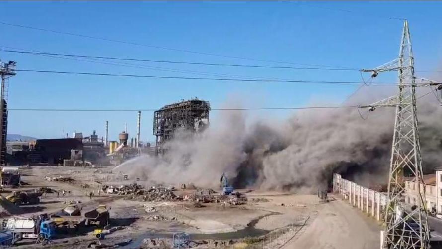 Piombino, l’inferno di polvere: «Un boato come il terremoto, poi la nube ci ha invaso casa» – Video