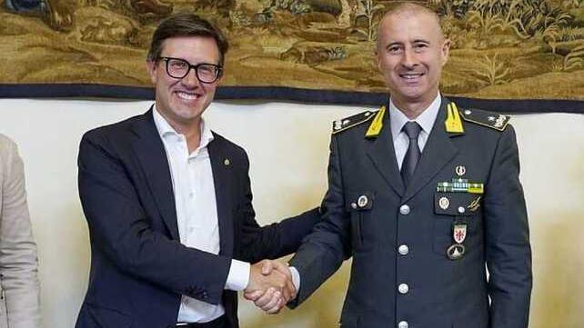 Il sindaco Dario Nardella e il generale del comando provinciale della Finanza Bruno Salsano