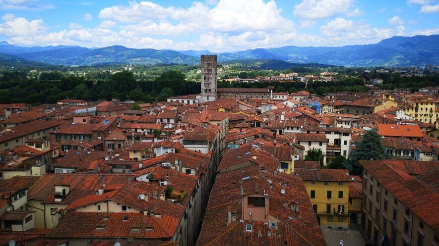Lucca dall'alto (foto d'archivio)
