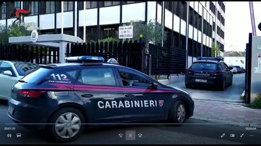 Assemini, armati di pistola tentano di costringere un broker a fare un bonifico di un milione di euro