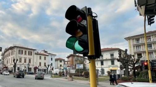 Il semaforo del Tommei all’incrocio di corso Matteotti
