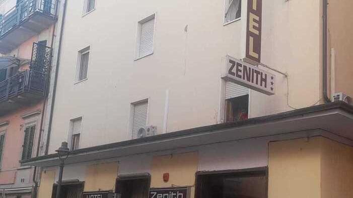 Montecatini, arrivati 25 migranti all’hotel Zenith in pieno centro