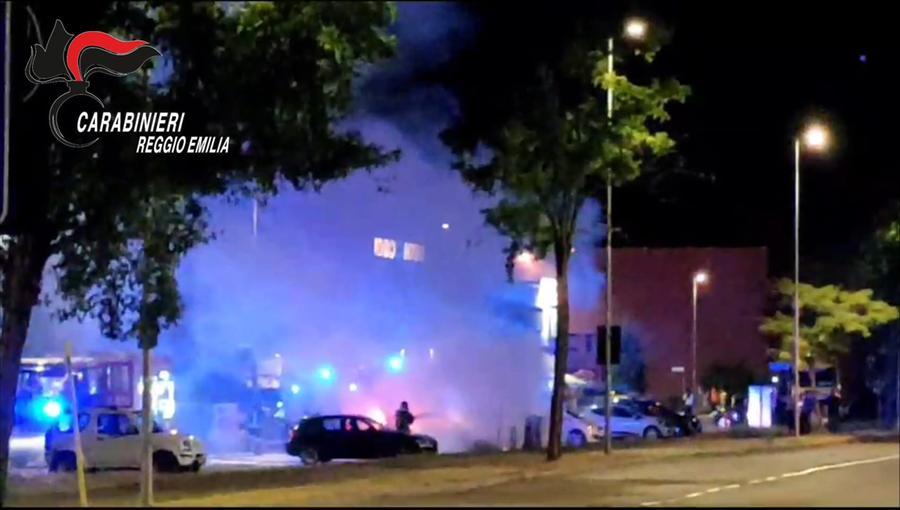 Rubiera, l’auto elettrica è in ricarica: divampa l’incendio