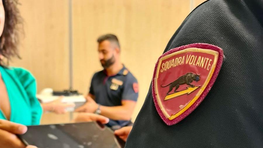 Sassari, la polizia dona alle scuole tablet e videoproiettori sequestrati