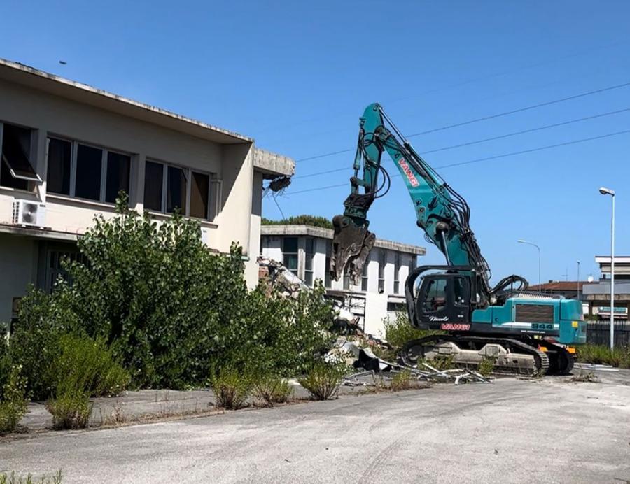 Castelfranco, si abbatte l’ex calzaturificio: al suo posto un supermercato Coop