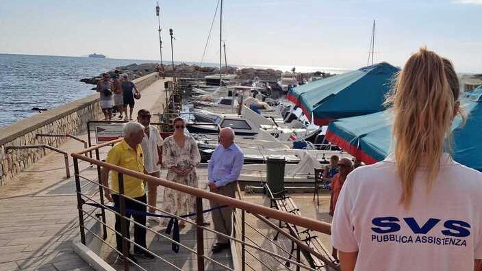 Livorno, ecco lo scivolo per disabili al moletto d’Ardenza<br type="_moz" />