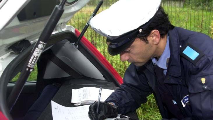 Maxi raggiro a Santa Croce: auto intestate a società fittizie guidate senza patente e assicurazione