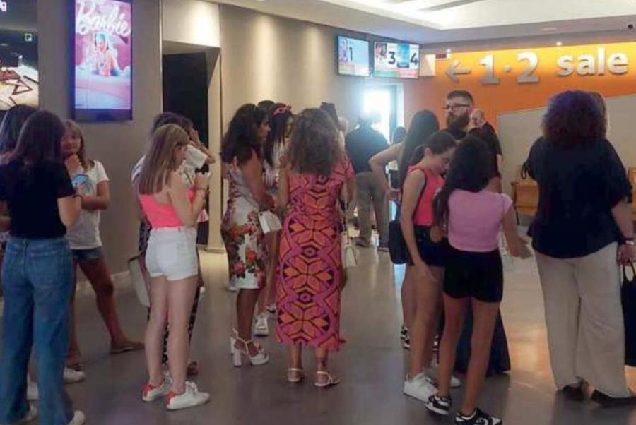 
	In fila per entrare in sala a vedere il film al Cityplex Moderno di Sassari

