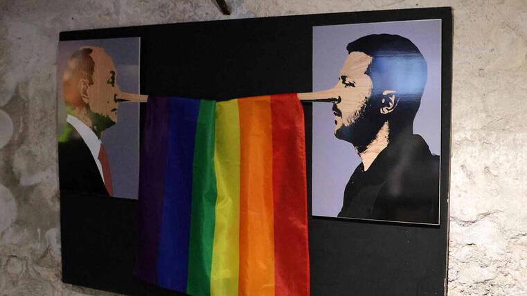 Torano diventa paese dei balocchi: Putin e Zelensky novelli Pinocchio