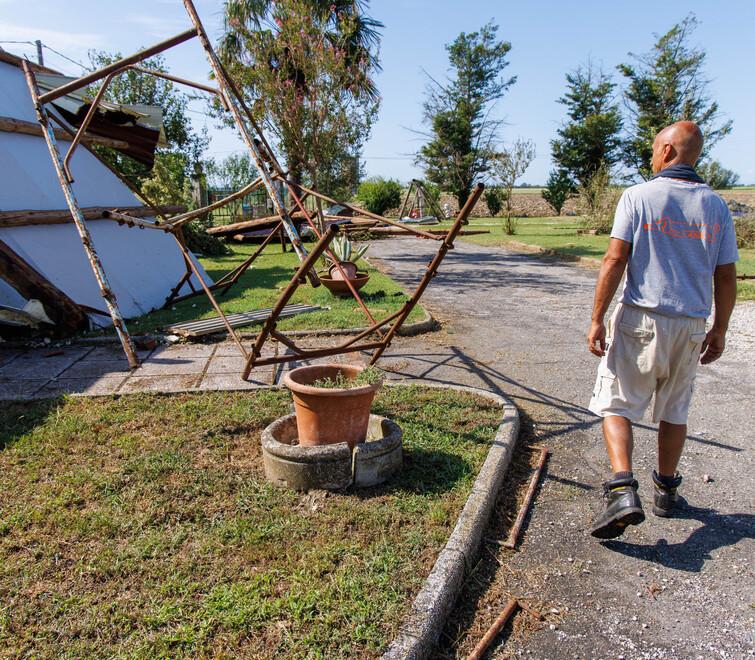 Migliaro, le case scoperchiate e lo stato d’impotenza: «Danni incalcolabili»