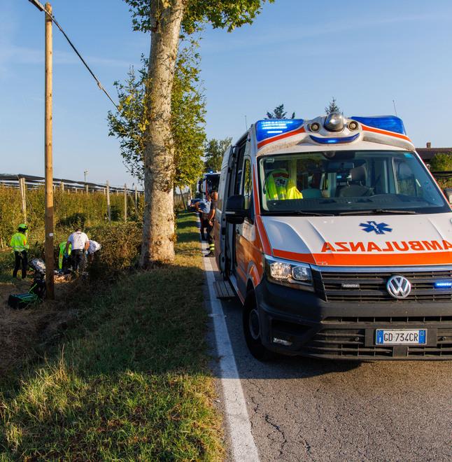 Coccanile, sbanda e muore nel frutteto