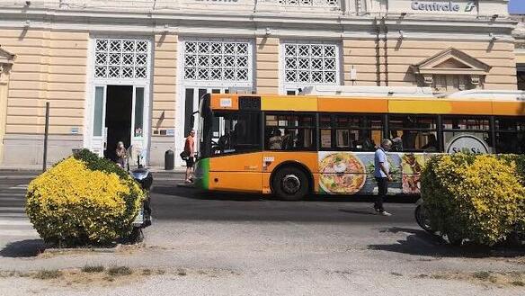 Bus, in Toscana ecco gli aumenti: «Ma a Livorno restano invariati gli abbonamenti delle fasce deboli»<br>
