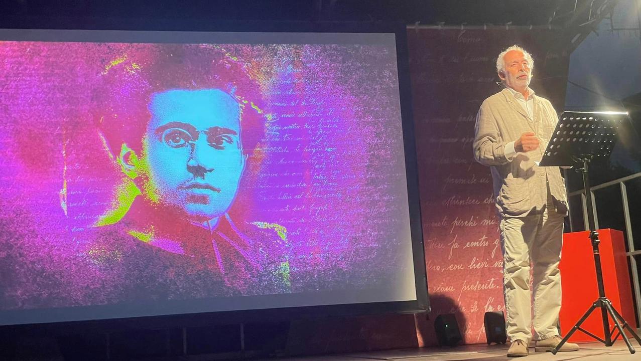 Gad Lerner porta sul palco della Fortezza Vecchia “Il sogno di Gramsci”<br type="_moz" />