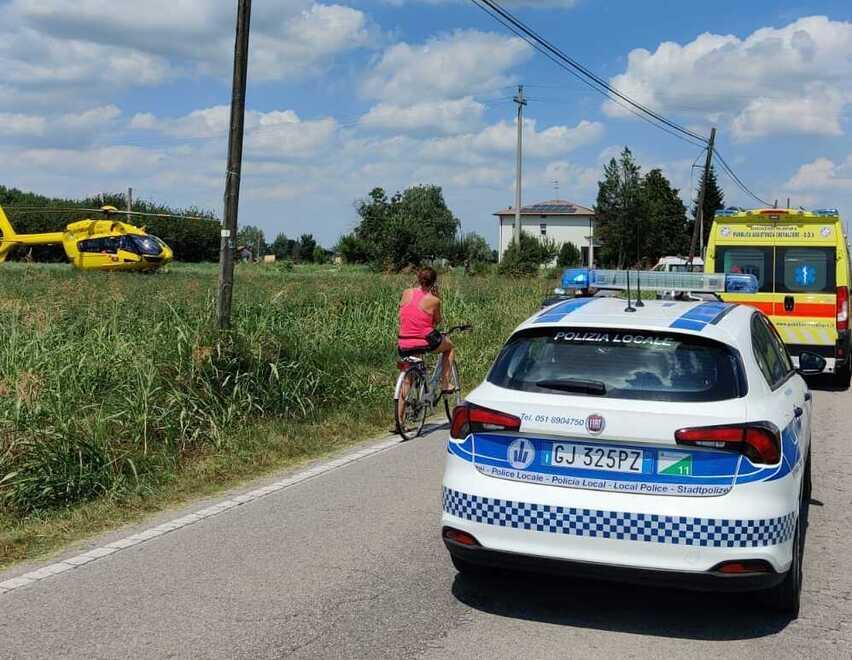 Pieve di Cento: scontro tra 2 auto, feriti sette giovani, 19enne di Cento grave al Maggiore