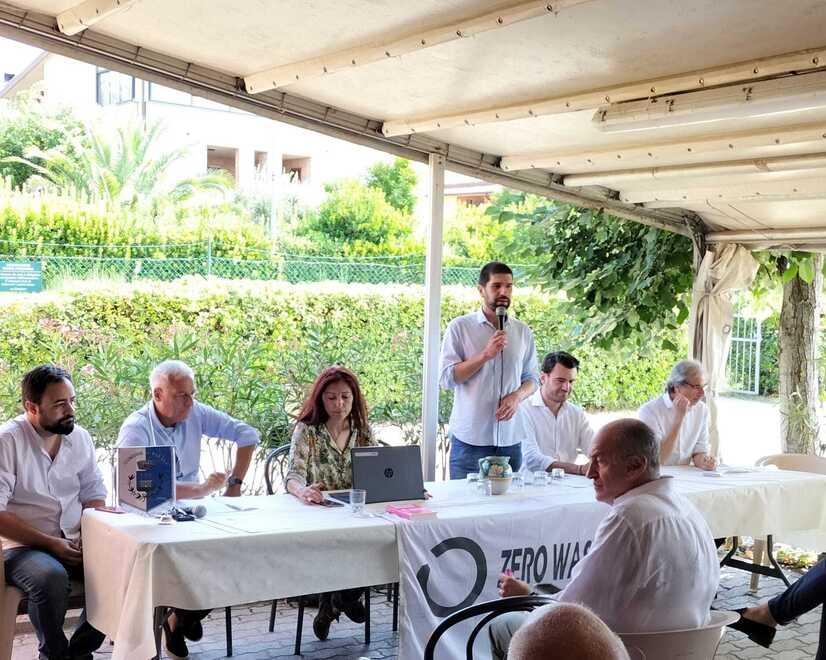 Il tavolo dei relatori all’incontro di ieri mattina nei locali della Nuova Primavera a Forcoli