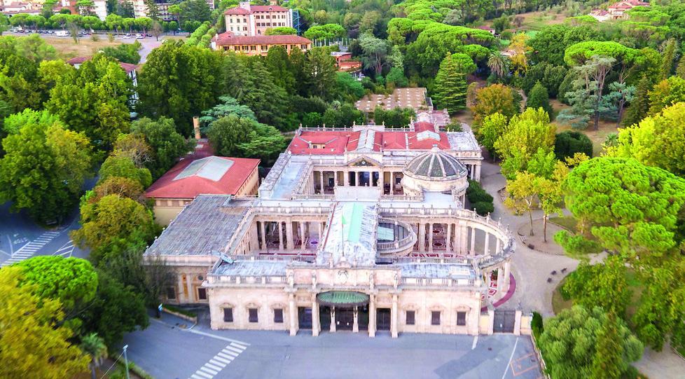 Nella foto lo stabilimento termale Tettuccio visto dall’alto (foto Nucci)