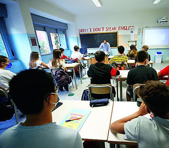 Una cattedra su tre a Massa Carrara va a supplenti, la Cgil: «Basta col precariato»