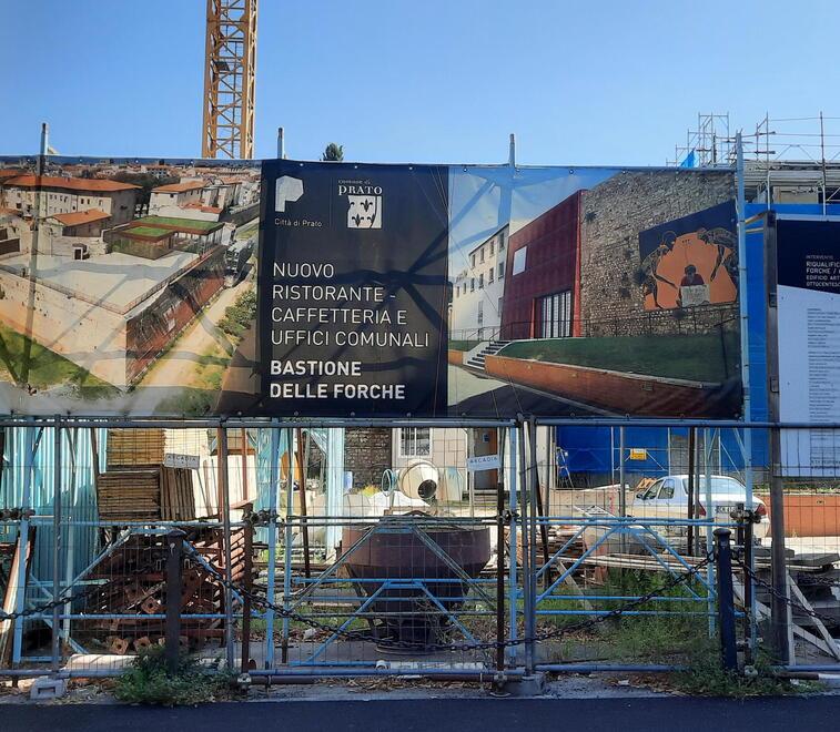 Il cantiere per il recupero del Bastione delle Forche partito nel novembre 2020 procede a rilento: è stata necessaria una variante in corso d’opera per la realizzazione di un risturante sulla terrazza