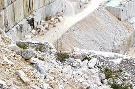 Una cava di marmo e la marmettola