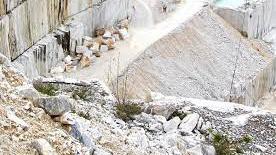 Una cava di marmo e la marmettola