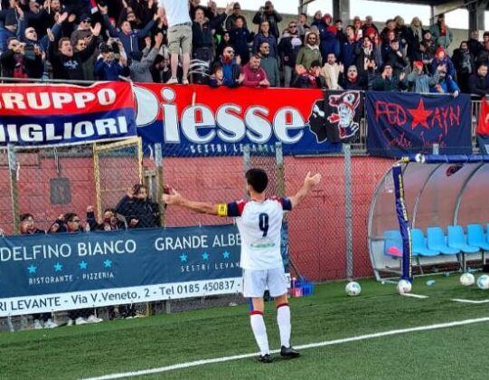 Facundo Márquez mentre esulta con la maglia del Sestri Levante