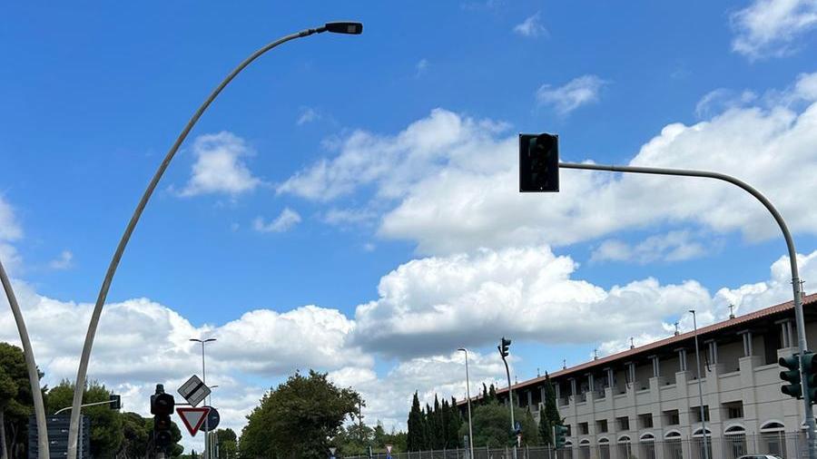 Livorno, in tilt la cabina elettrica alla Rosa: decine di palazzi senza corrente. Il punto di Enel