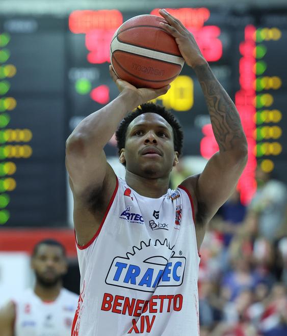 Un altro anno con il “Professore”: Cento strappa Archie ai pretendenti